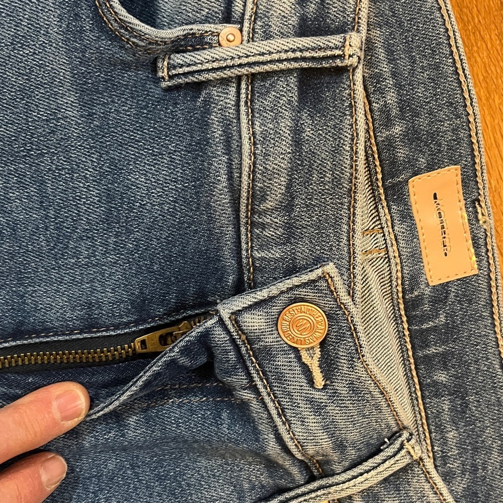 MOTHER The Weekender Fray Jeans Size 32 NWT - Picture 10 of 14